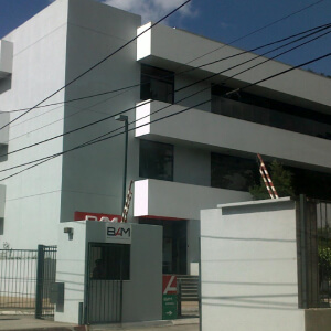 Pintura interior y exterior sobre pared, metal o madera
